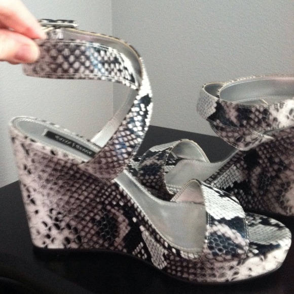 SOLD - Picture 3 of 4