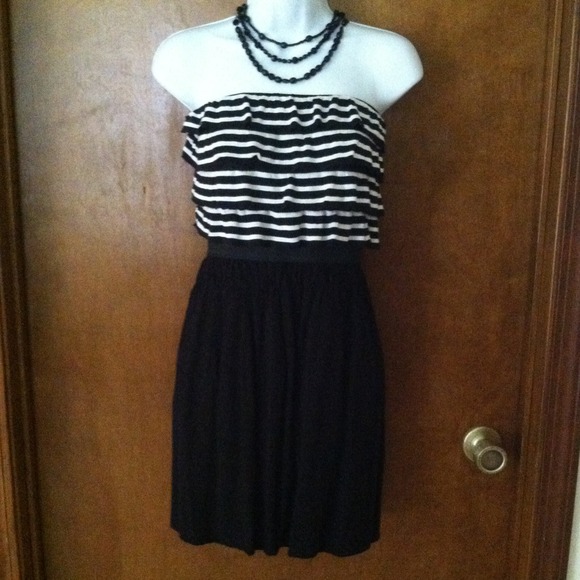 Dress - Picture 1 of 1