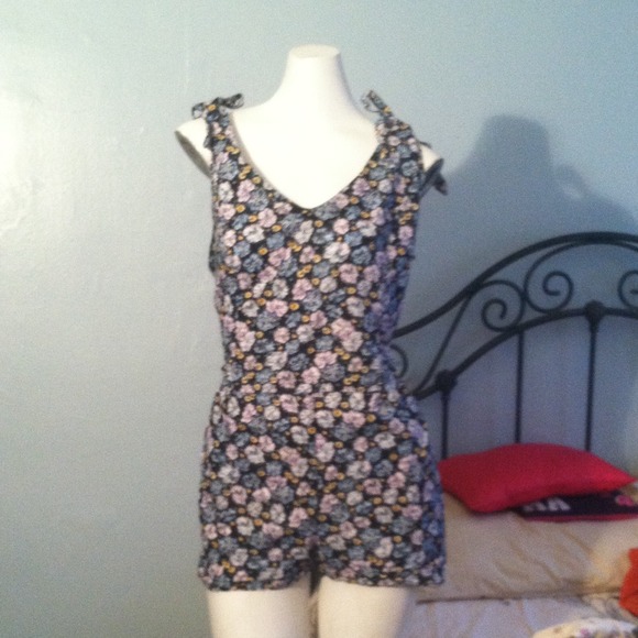 Flowery romper