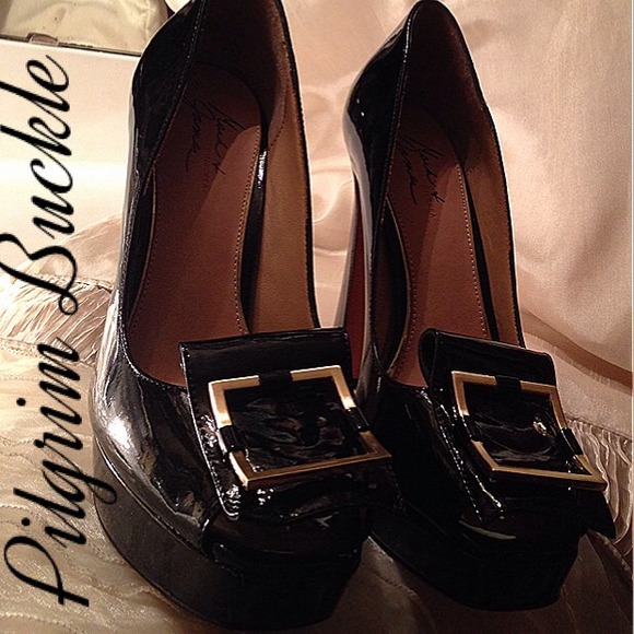 Badgley Mischka patent pumps Pilgrim buckle - Picture 2 of 4