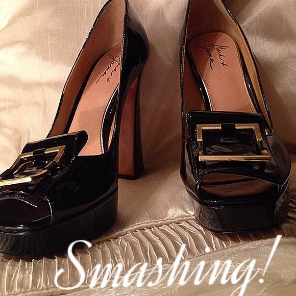 Badgley Mischka patent pumps Pilgrim buckle - Picture 3 of 4