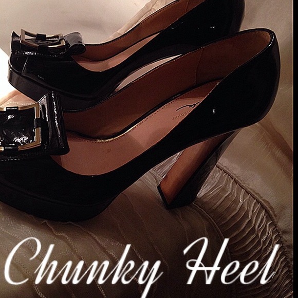 Badgley Mischka patent pumps Pilgrim buckle - Picture 4 of 4