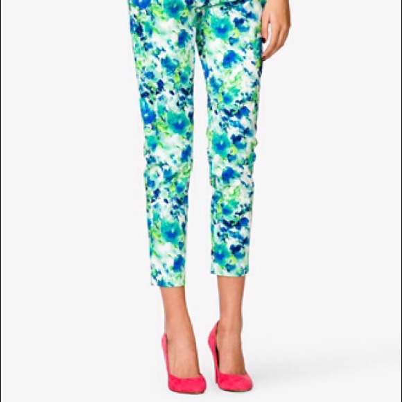 NWT Beautiful print Capri