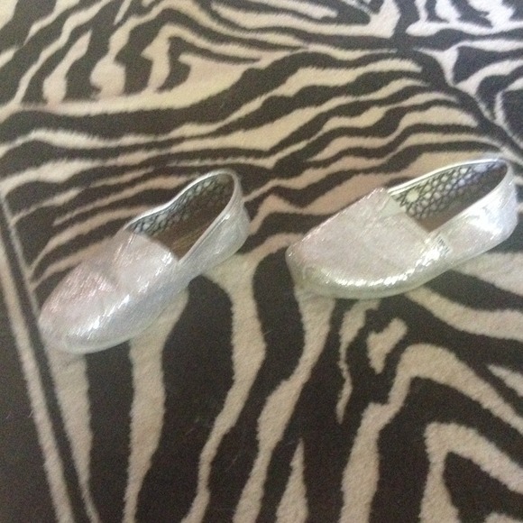 AUTH TOMS SILVER SEQUENCE SIZE 6