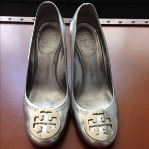 Tory Burch silver leather wedge shoe sz 6.5