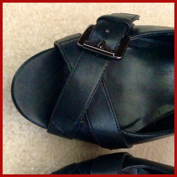 Black platforms G by Guess size 8 - Picture 3 of 3