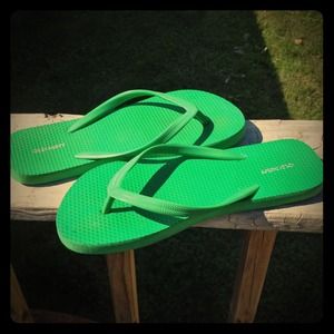Old navy flip flops size:   5 / 6 5/6