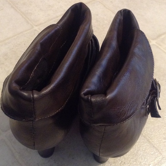 Shoe - Picture 2 of 4