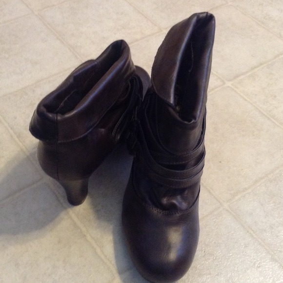 Shoe - Picture 3 of 4