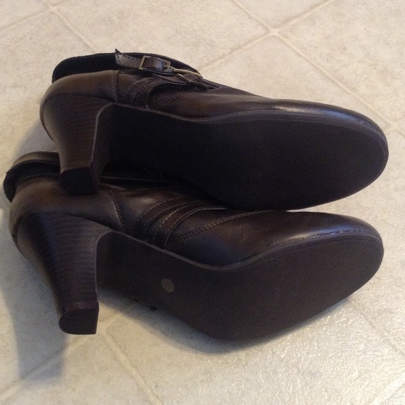 Shoe - Picture 4 of 4