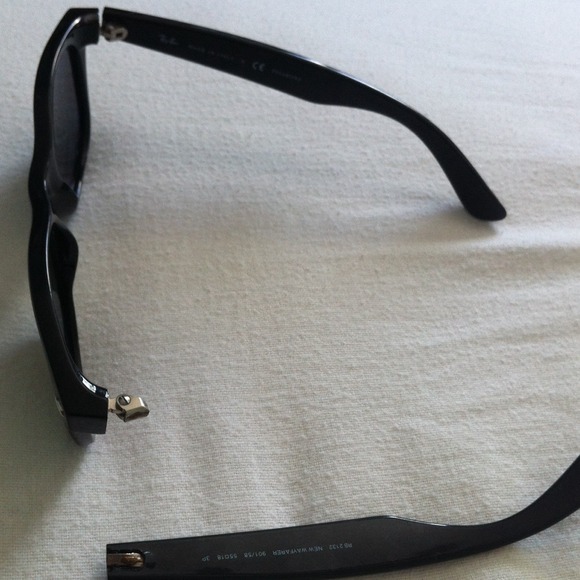 Authentic Polarized Raybans (easily fixable) - Picture 2 of 4