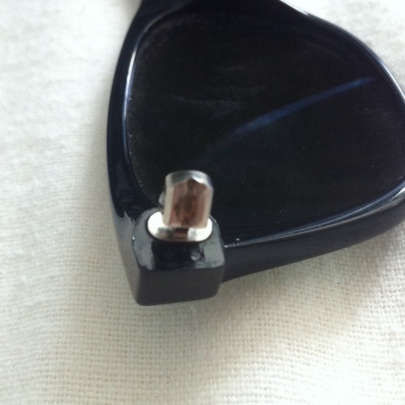 Authentic Polarized Raybans (easily fixable) - Picture 3 of 4