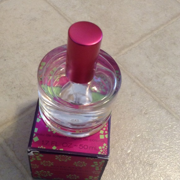 Mary Kay - Picture 3 of 3