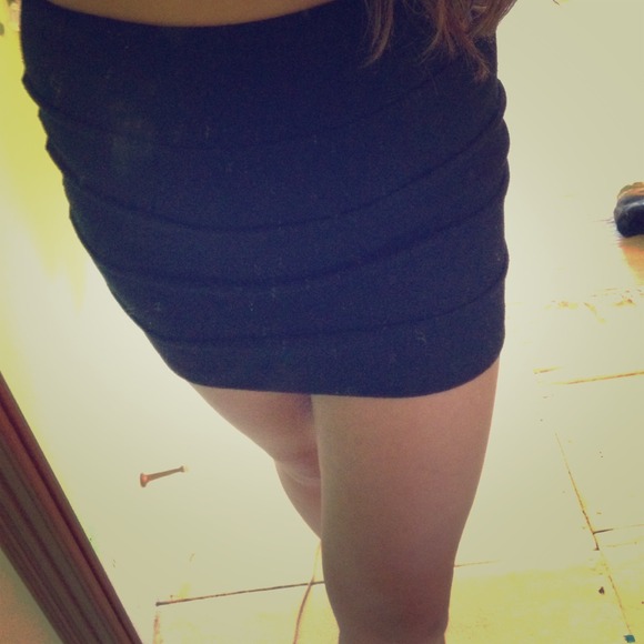 Black bodycon skirt💋