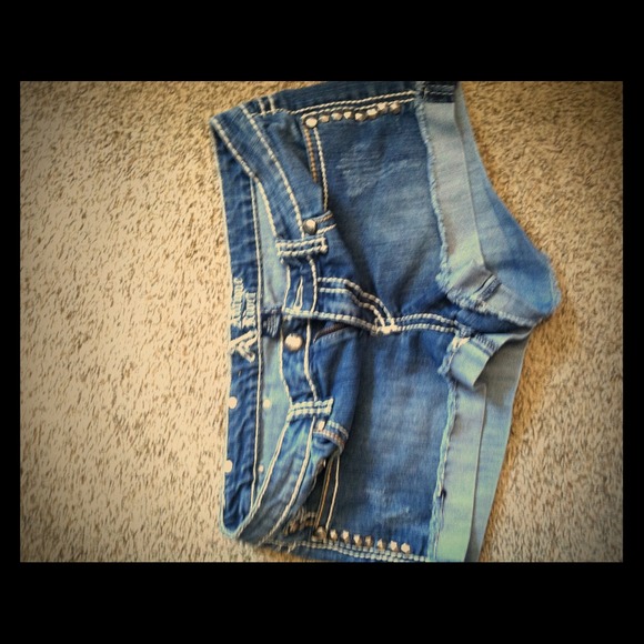 Antique River shorts only wore a few times