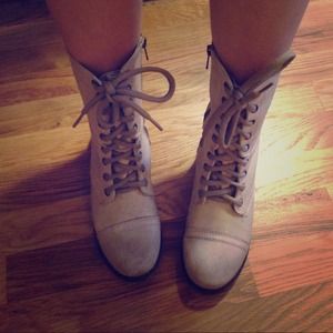 Steve Madden Troopa Boots!!