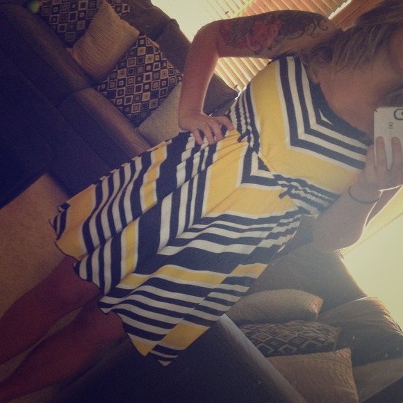 ⛔️⛔️SOLD⛔️⛔️Black and Yellow Chevron Dress