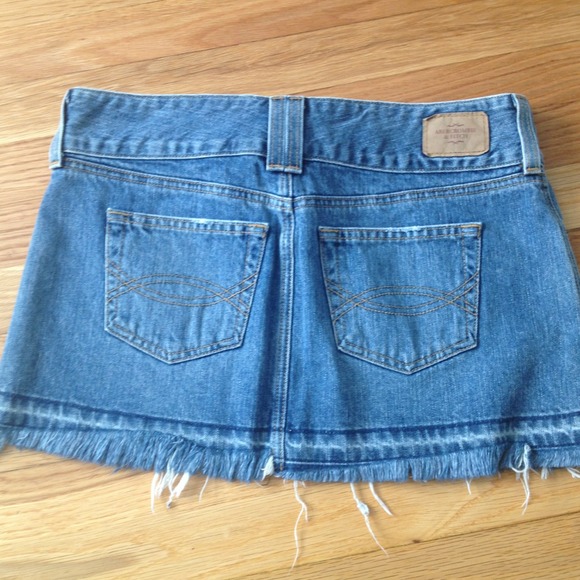 SOLD. Cute jean skirt from Abercrombie and Fitch - Picture 2 of 4