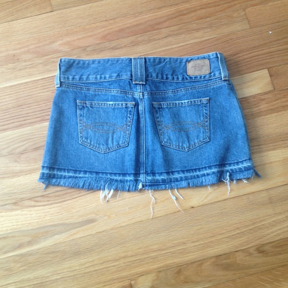 SOLD. Cute jean skirt from Abercrombie and Fitch - Picture 3 of 4