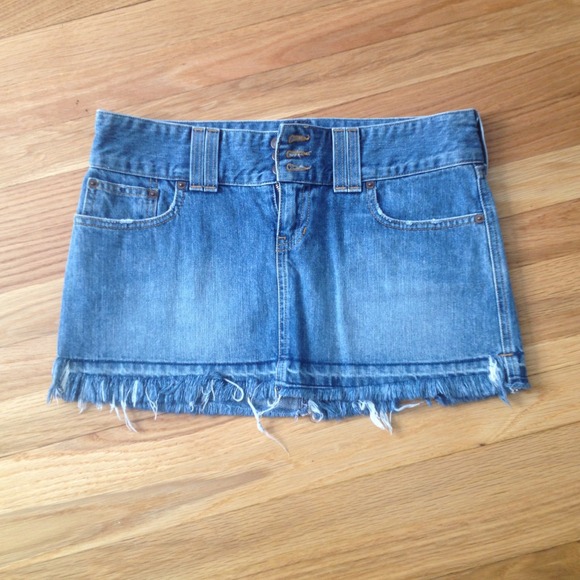 SOLD. Cute jean skirt from Abercrombie and Fitch - Picture 4 of 4
