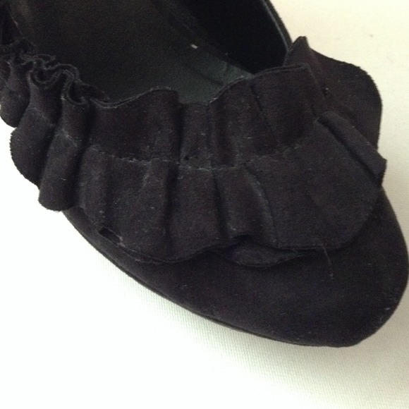 REDUCED 💲 Black ruffle high heels - Picture 2 of 4