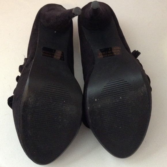 REDUCED 💲 Black ruffle high heels - Picture 4 of 4