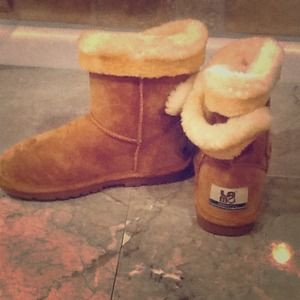 Lamo boots-never worn