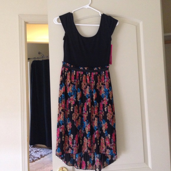 NWT Xhiliration dress size S