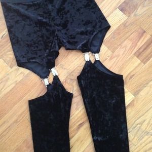 ✂PRICE CUT✂ NWOT Widow Velvet Garter Leggings
