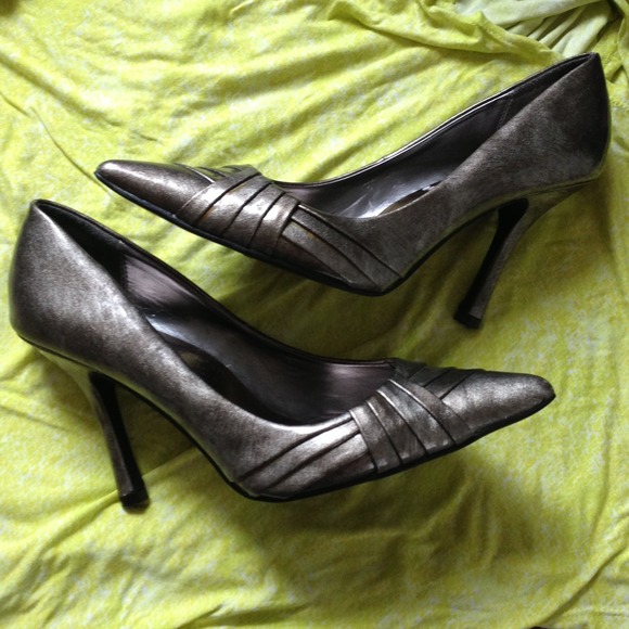 💢SOLD💢 Classic pointy toe heel - Picture 2 of 4