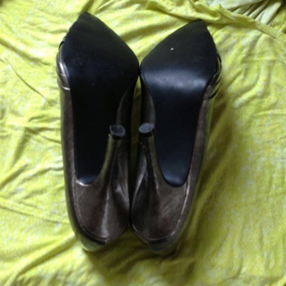 💢SOLD💢 Classic pointy toe heel - Picture 3 of 4