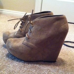 ❌Hold❌Light brown suede booties