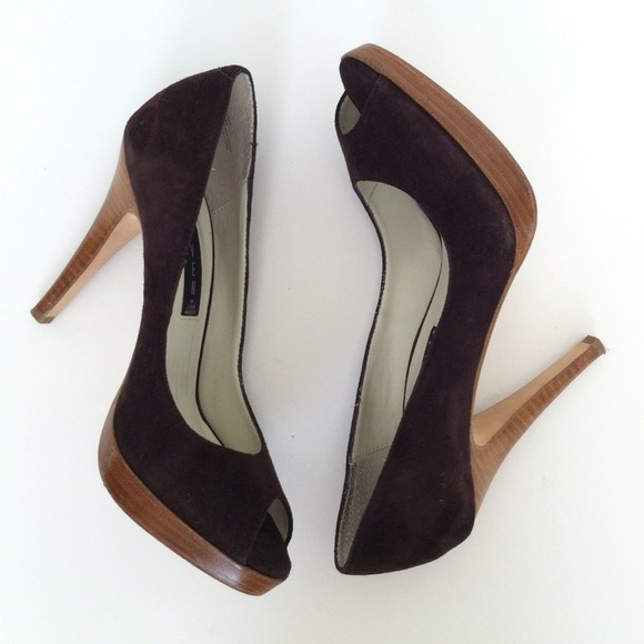 🚫SOLD IN BUNDLE🚫 Steve Madden Suede Pumps - Picture 2 of 2