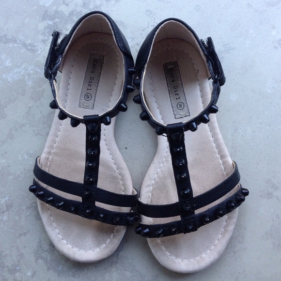 ❌SOLD❌ Zara girls sandal with studs black
