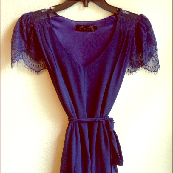 🚫No longer for sale: Navy Dress w/ lace sleeves