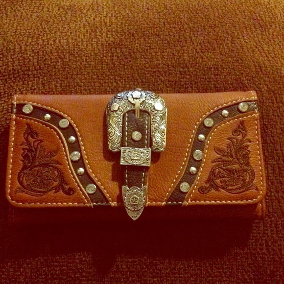 Montana West Wallet 💥Price Drop💥
