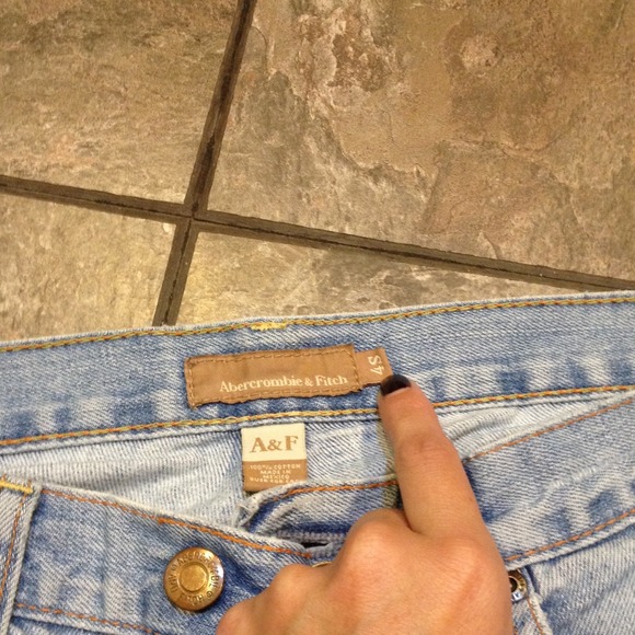 Abercrombie torn jeans - Picture 2 of 3