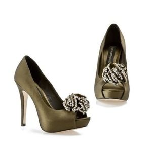 Steve Madden Shoes - SALE! STEVE MADDEN Luxe Crown Peep Toes Steve Madden Shoes - SALE! STEVE MADDEN Luxe Crown Peep Toes