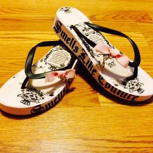 🎀TRADED🎀Juicy Couture Wedge Flip Flops
