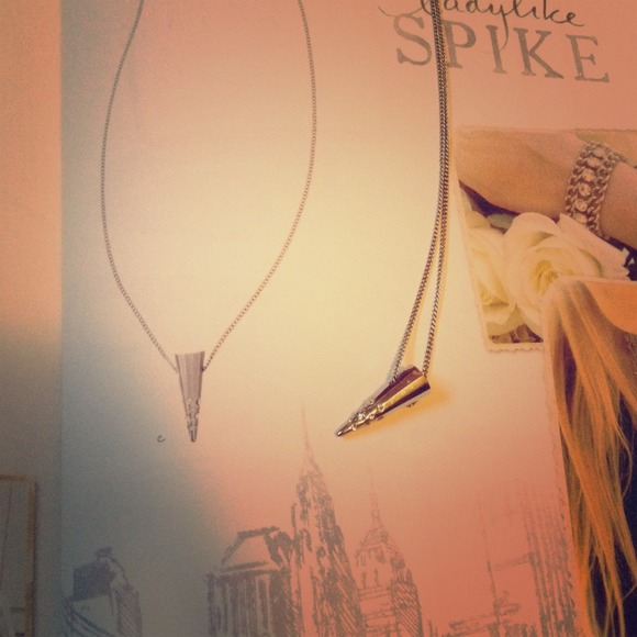 Chloe & Isabel Jewelry - Pave spike pendant