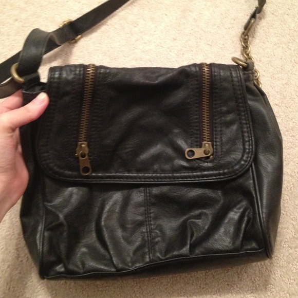 Black shoulder bag