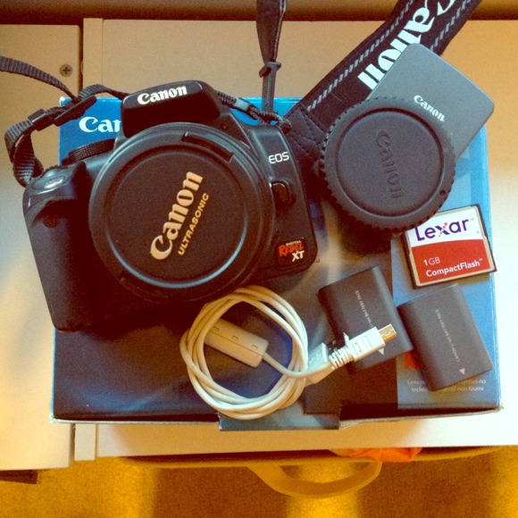 Canon Rebel XT With 18-55mm Lens Kit