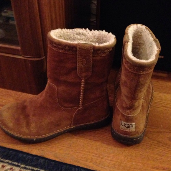 Short ugg boots