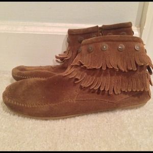 Minnetonka moccasin boots