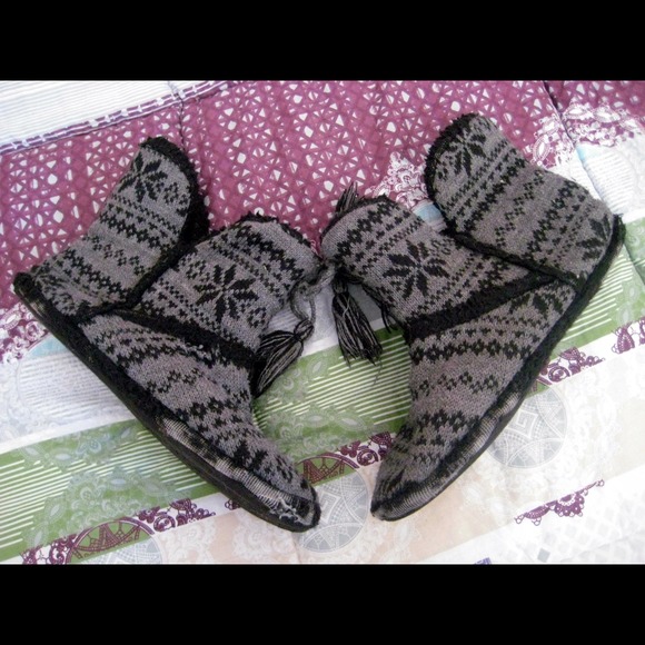 Boots - Black tribal slipper boots