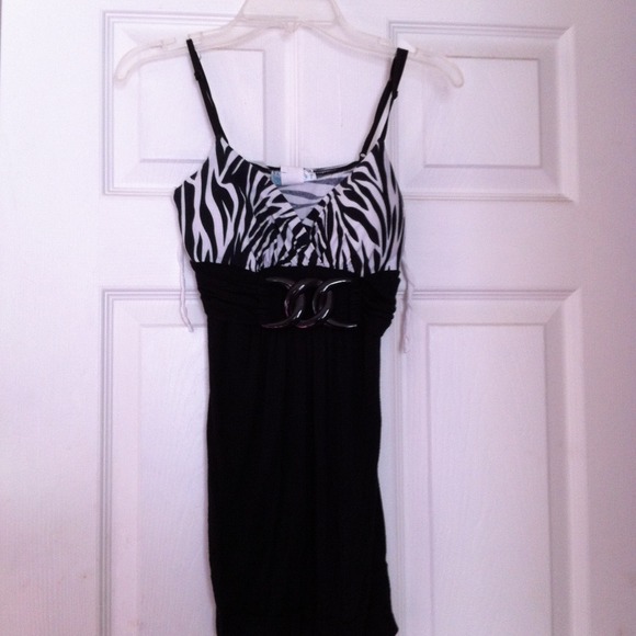 Really cute black & white shirt.