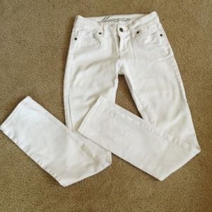 White skinny jeans