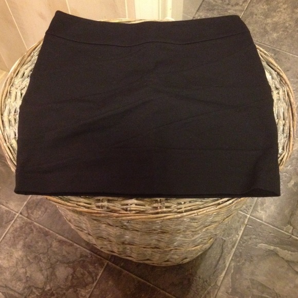 Sold ♦️Body con skirt♦️