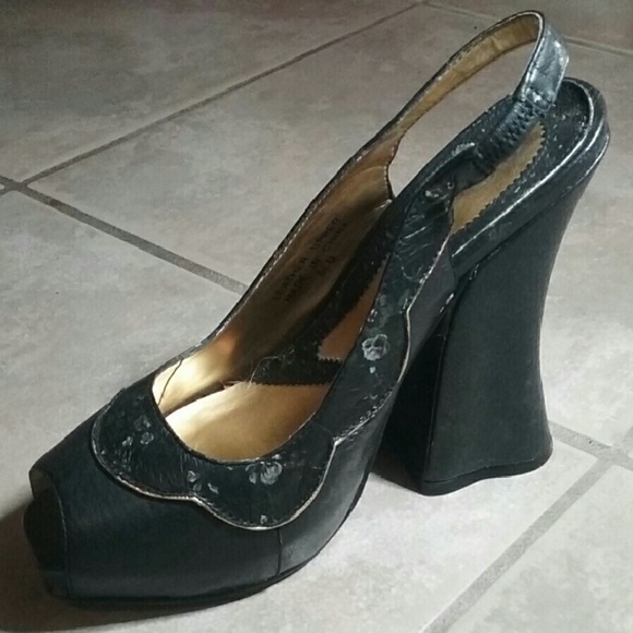 Vintage inspired floral heels - Picture 3 of 4