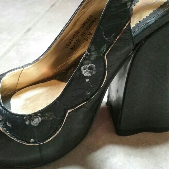 Vintage inspired floral heels - Picture 4 of 4